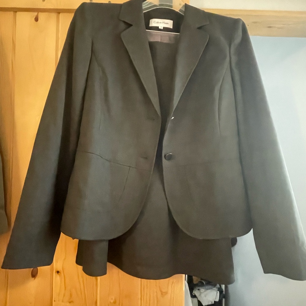 🌟VINTAGE🌟 EUC Calvin Klein Charcoal SKIRT-SUIT